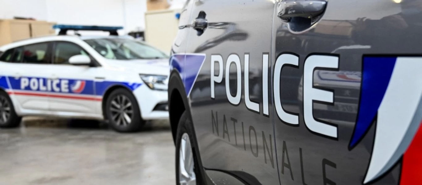 Αναστάτωση στην Γαλλία - Άνδρας επιτέθηκε με μαχαίρι σε αστυνομικούς